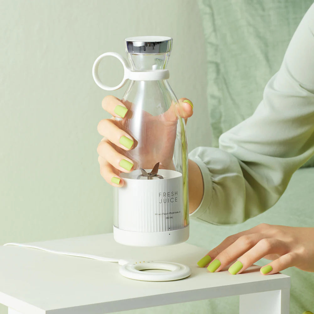 JuicePro Mini Blender – Portable 4-Blade Electric Juicer